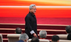 浙江日报：黄仁勋的“唐装秀”折射了什么？