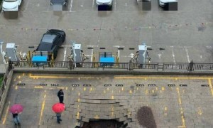 内蒙古4天下了全年60%的的雨 游客：车辆打滑，心有余悸