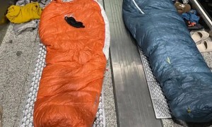 帐篷大酒店，收留了多少不想被割的年轻人