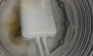 浸盐水、扔进有害垃圾桶？废旧充电宝究竟应该如何处理