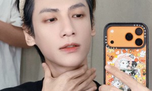 罗云熙杀青自拍引期待,粉丝催更plog