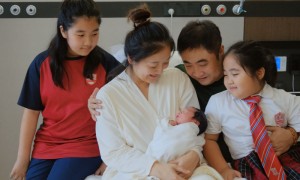乔杉官宣三胎得子,晒一家五口合照