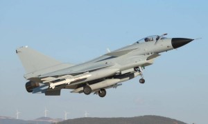 外媒:中国空军战斗机减少500架,这一举动却让战斗力跃升至全球第二!原因何在?