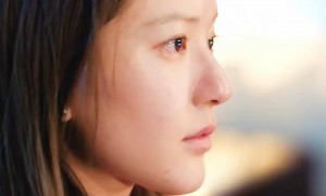 赵露思“卸掉半永久”上热搜:原来我们哭的不是她,是镜子里自己
